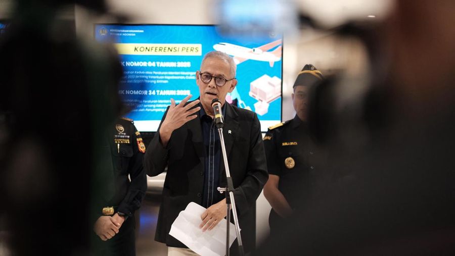 Wakil Menteri Keuangan Anggito Abimanyu meninjau persiapan kepulangan jemaah Haji 2025 di Bandara Soekarno-Hatta, Rabu malam (11/6/2025). (CNBC Indonesia/Zahwa Madjid) Wakil Menteri Keuangan Anggito Abimanyu meninjau persiapan kepulangan jemaah Haji 2025 di Bandara Soekarno-Hatta, Rabu malam (11/6/2025). (CNBC Indonesia/Zahwa Madjid)