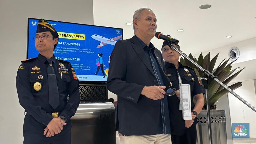 Wakil Menteri Keuangan Anggito Abimanyu meninjau persiapan kepulangan jemaah Haji 2025 di Bandara Soekarno-Hatta, Rabu malam (11/6/2025). (CNBC Indonesia/Zahwa Madjid) Wakil Menteri Keuangan Anggito Abimanyu meninjau persiapan kepulangan jemaah Haji 2025 di Bandara Soekarno-Hatta, Rabu malam (11/6/2025). (CNBC Indonesia/Zahwa Madjid)