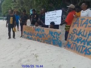 Warga Tutup Akses Wisata Pulau Wayag Usai Izin 4 PT di Raja Ampat Dicabut