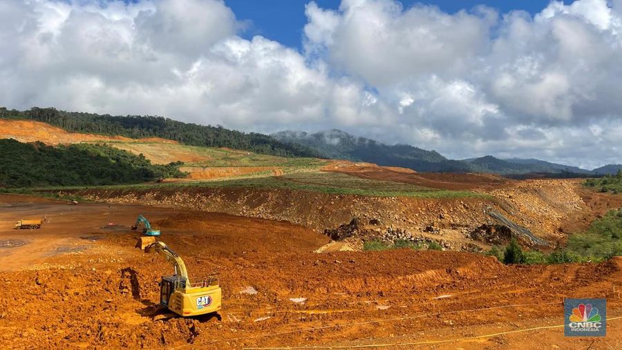 Area penambangan biji nikel PT Vale Indonesia (Persero) Tbk (INCO) Area Hasan Koro tempat stock pile limonite, IGP Sorowako Limonite, Blok Sorowako, Kabupaten Luwu Timur, Sulawesi Selatan. (CNBC Indonesia/Romys Binekasri)