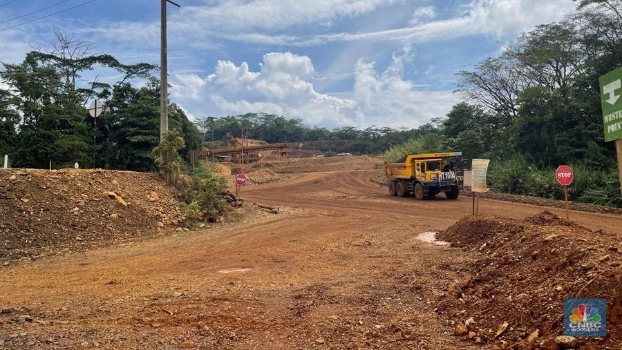 Area penambangan bijih nikel PT Vale Indonesia (Persero) Tbk (INCO) Area Diana tempat stock pile limonite, IGP Sorowako Limonite, Blok Sorowako Kabupaten Luwu Timur, Sulawesi Selatan. (CNBC Indonesia/Romys Binekasri)