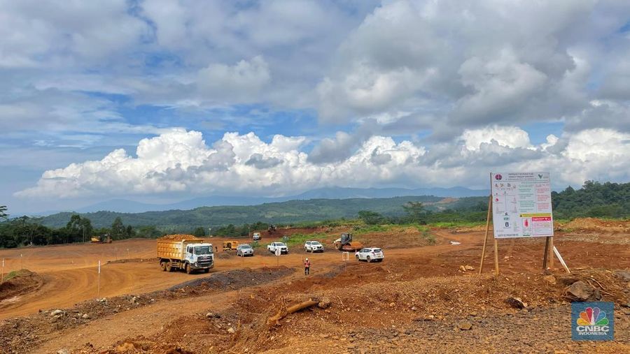 Area penambangan bijih nikel PT Vale Indonesia (Persero) Tbk (INCO) Area Diana tempat stock pile limonite, IGP Sorowako Limonite, Blok Sorowako Kabupaten Luwu Timur, Sulawesi Selatan. (CNBC Indonesia/Romys Binekasri)