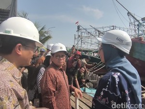 Pramono Cek Proyek Tanggul Rob di Muara Angke, Target Rampung Desember