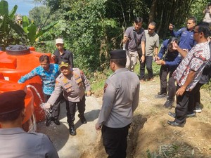 Polres Wonogiri Berikan Bantuan Sarana Air Bersih ke Warga Dusun Kembang
