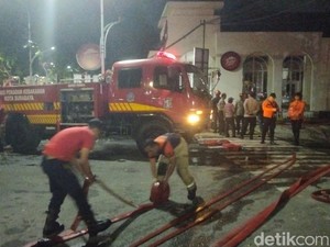 Ada 2 Pengunjung Saat Kebakaran Pizza Hut Raya Darmo Surabaya Terjadi