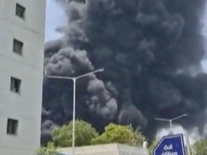 Pesawat Air India Bawa 242 Orang Tujuan Inggris Jatuh di Bandara Ahmedabad
