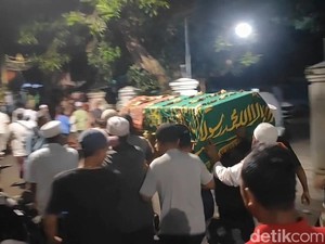 Isak Tangis Iringi Pemakaman Perempuan Ditemukan Tewas Bugil di Pasuruan