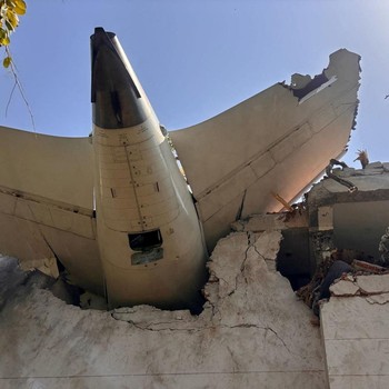 Potret Horor Puing India Air Usai Jatuh, Hanya Sisakan Ekor Pesawat