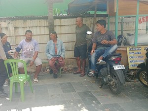 Tim Dokpol Minta Tukang Ojek di Labuan Bajo Kurangi Merokok