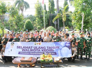 Surprise Ulang Tahun Wali Kota Kediri dari Kapolres dan Dandim