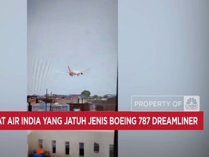  Pesawat Air India Jatuh di Tengah Kota, Picu Ledakan Besar