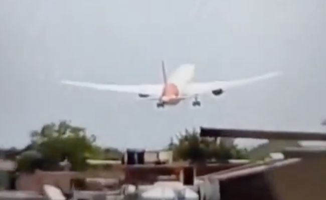 Update Air India Jatuh, Tabrak Asrama Kedokteran-100 Mayat Ditemukan