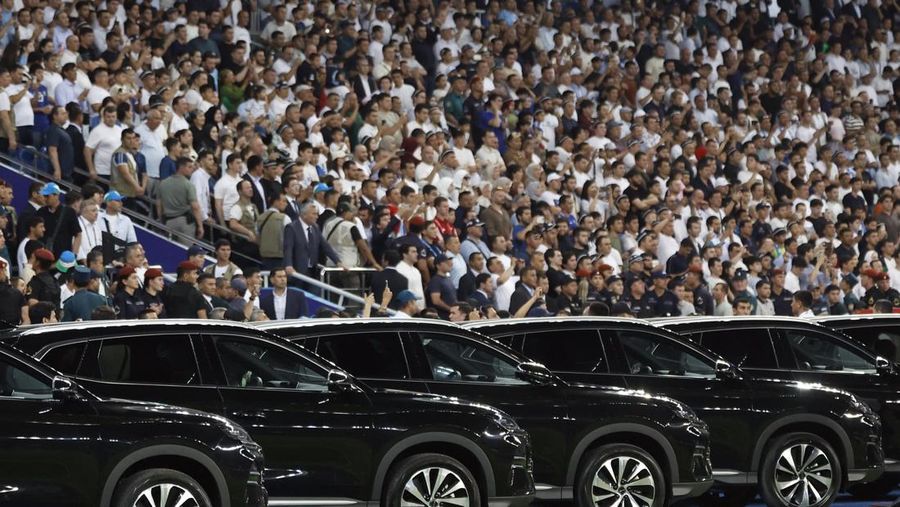 Timnas Uzbekistan dapat mobil