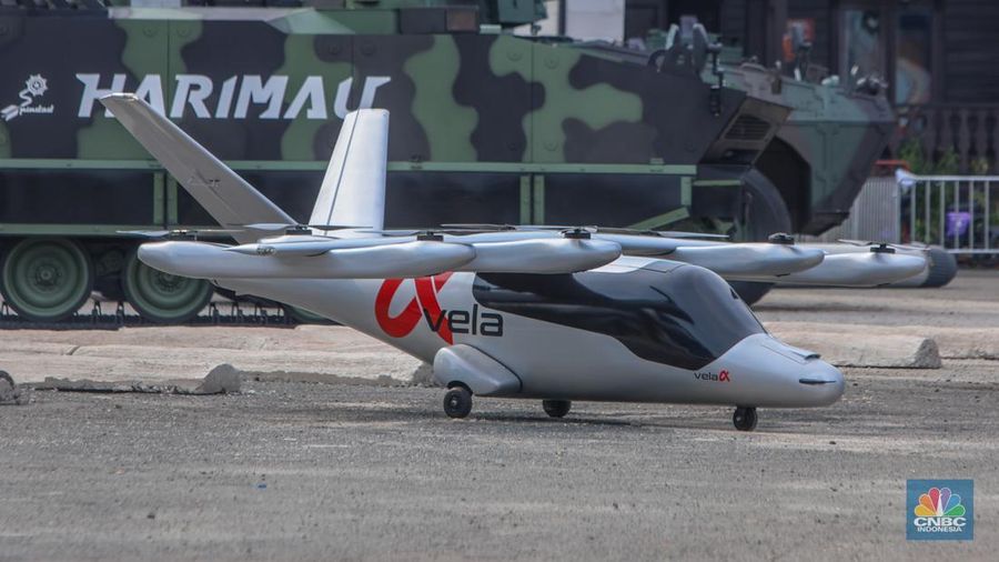 Taksi terbang Vela Alpha ditampilkan dalam acara pameran industri pertahanan Internasional Indo Defence Expo & Forum 2025 di JIExpo Kemayoran, Jakarta, Kamis (12/6/2025). (CNBC Indonesia/Faisal Rahman)