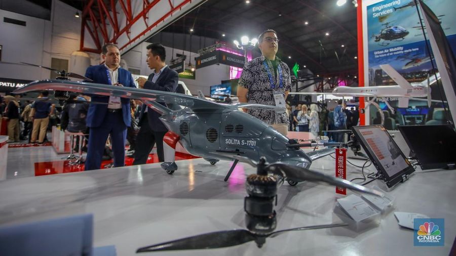 Taksi terbang Vela Alpha ditampilkan dalam acara pameran industri pertahanan Internasional Indo Defence Expo & Forum 2025 di JIExpo Kemayoran, Jakarta, Kamis (12/6/2025). (CNBC Indonesia/Faisal Rahman)