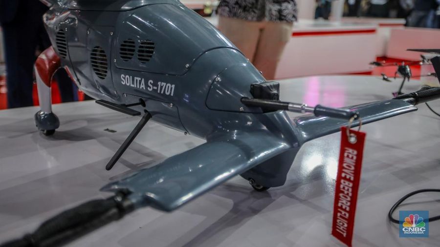 Taksi terbang Vela Alpha ditampilkan dalam acara pameran industri pertahanan Internasional Indo Defence Expo & Forum 2025 di JIExpo Kemayoran, Jakarta, Kamis (12/6/2025). Taksi terbang Vela Alpha ditampilkan dalam acara pameran industri pertahanan Internasional Indo Defence Expo & Forum 2025 di JIExpo Kemayoran, Jakarta, Kamis (12/6/2025). (CNBC Indonesia/Faisal Rahman)
