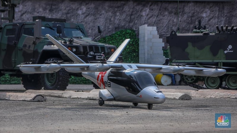 Taksi terbang Vela Alpha ditampilkan dalam acara pameran industri pertahanan Internasional Indo Defence Expo & Forum 2025 di JIExpo Kemayoran, Jakarta, Kamis (12/6/2025). (CNBC Indonesia/Faisal Rahman)