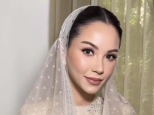 Detail Makeup Alyssa Daguise di Pengajian Jelang Pernikahan, Elegan & Soft