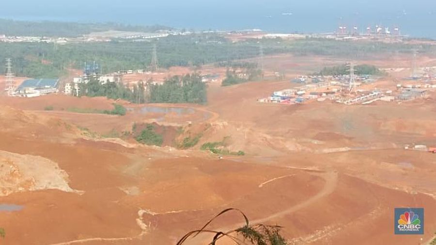 Area Tambang, Smelter Feronikel dan HPAL Harita Nikel di Obi, Halmahera Selatan, Jumat (13/6/2025). (CNBC Indonesia/Pratama Guitarra)