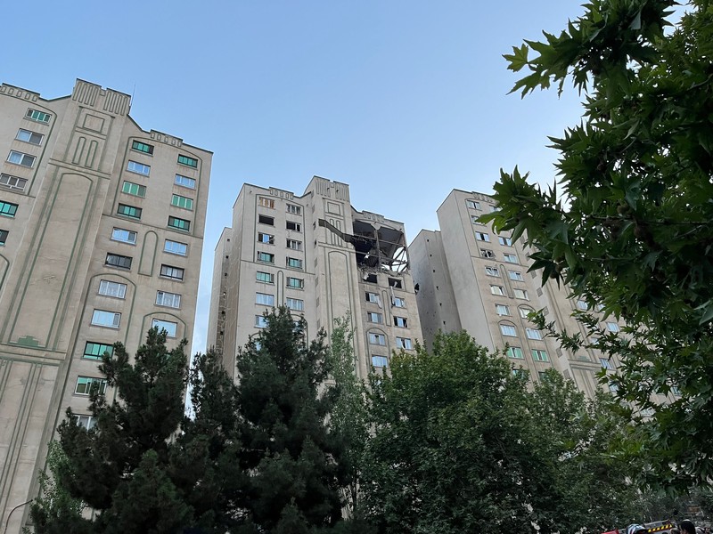 Foto selebaran yang dirilis oleh saluran Telegram resmi Korps Garda Revolusi (IRGC) Iran, Sepah News, pada tanggal 13 Juni 2025 dilaporkan menunjukkan asap mengepul dari lokasi yang menjadi sasaran serangan Israel di ibu kota Iran, Teheran, pada dini hari. (AFP/-) Foto selebaran yang dirilis oleh saluran Telegram resmi Korps Garda Revolusi (IRGC) Iran, Sepah News, pada tanggal 13 Juni 2025 dilaporkan menunjukkan asap mengepul dari lokasi yang menjadi sasaran serangan Israel di ibu kota Iran, Teheran, pada dini hari. (AFP/-)