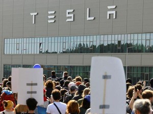 Panas! Tesla Digugat 10 Ribu Konsumen, Ini Biang Masalahnya