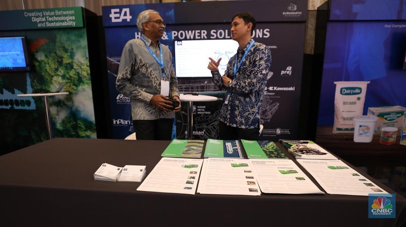 Presiden Direktur Endress+Hauser Indonesia, Henry Chia menyampaikan pemaparan dalam acara Endress+Hauser Indonesia Sustainability Recognition Forum 2025 di Jakarta, Kamis (8/5/2025). (CNBC Indonesia/Tri Susilo)