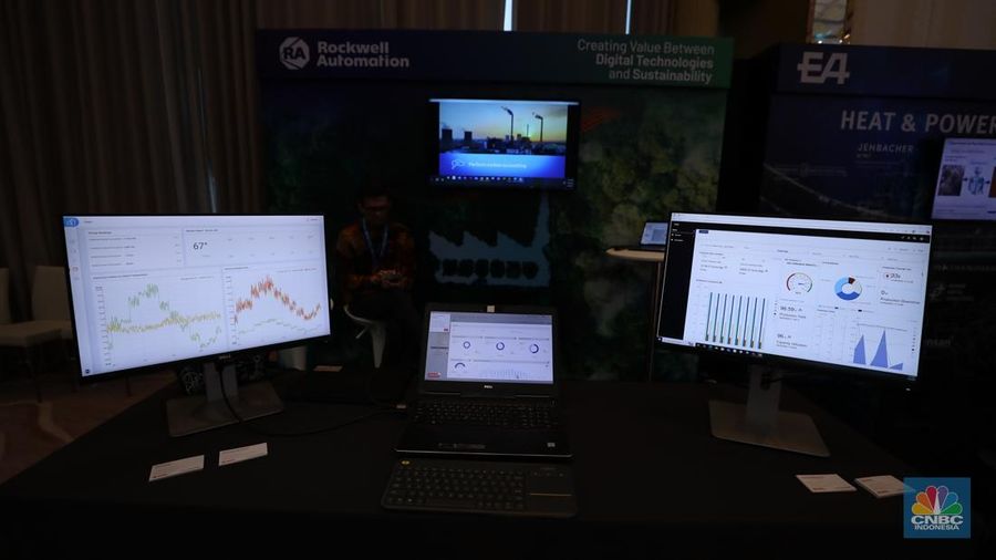 Presiden Direktur Endress+Hauser Indonesia, Henry Chia menyampaikan pemaparan dalam acara Endress+Hauser Indonesia Sustainability Recognition Forum 2025 di Jakarta, Kamis (8/5/2025). (CNBC Indonesia/Tri Susilo)