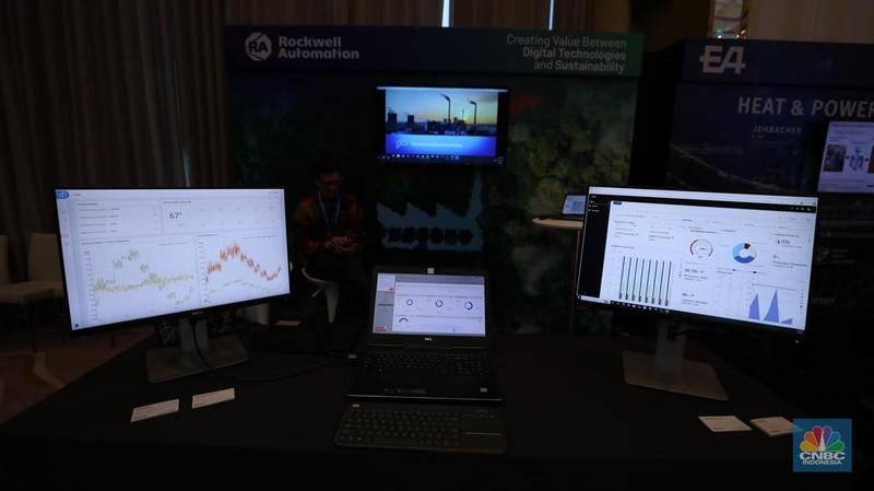 Presiden Direktur Endress+Hauser Indonesia, Henry Chia menyampaikan pemaparan dalam acara Endress+Hauser Indonesia Sustainability Recognition Forum 2025 di Jakarta, Kamis (8/5/2025). (CNBC Indonesia/Tri Susilo)