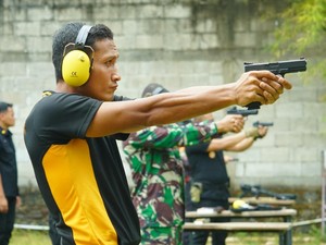 Latihan Tembak Bersama, Kapolres Ponorogo Ajak Forkopimda Kompak