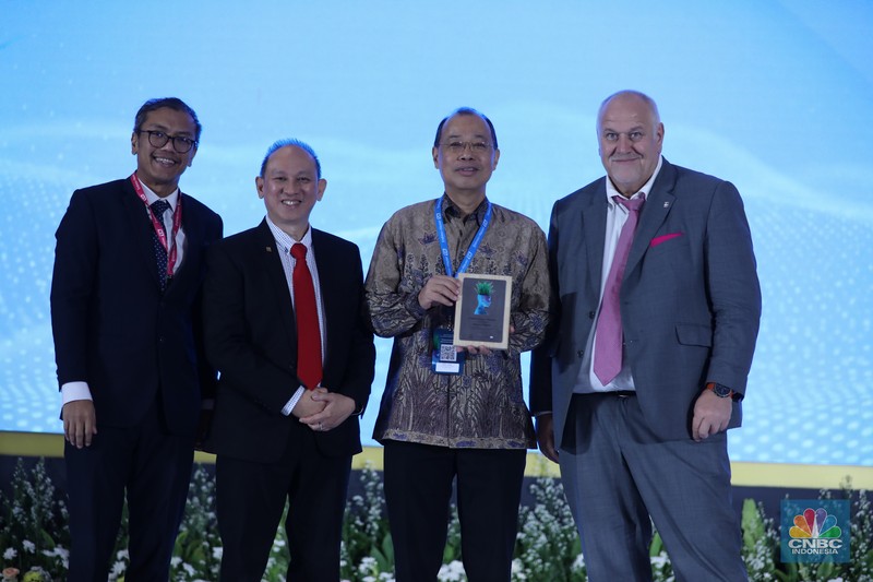 Presiden Direktur Endress+Hauser Indonesia, Henry Chia menyampaikan pemaparan dalam acara Endress+Hauser Indonesia Sustainability Recognition Forum 2025 di Jakarta, Kamis (8/5/2025). (CNBC Indonesia/Tri Susilo) Presiden Direktur Endress+Hauser Indonesia, Henry Chia menyampaikan pemaparan dalam acara Endress+Hauser Indonesia Sustainability Recognition Forum 2025 di Jakarta, Kamis (8/5/2025). (CNBC Indonesia/Tri Susilo)