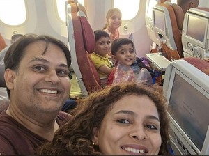 Selfie Terakhir Sebuah Keluarga Kecil Sebelum Kecelakaan Air India