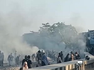 Pemkot Parepare Bakar Sampah di Pantai Saat Kerja Bakti Diprotes Warga