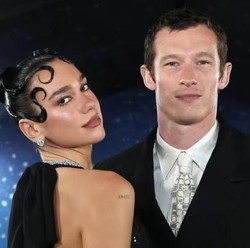 Dua Lipa Umumkan Resmi Tunangan dengan Callum Turner