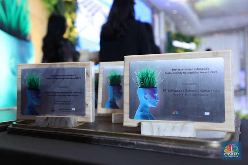 Presiden Direktur Endress+Hauser Indonesia, Henry Chia menyampaikan pemaparan dalam acara Endress+Hauser Indonesia Sustainability Recognition Forum 2025 di Jakarta, Kamis (8/5/2025). (CNBC Indonesia/Tri Susilo) Presiden Direktur Endress+Hauser Indonesia, Henry Chia menyampaikan pemaparan dalam acara Endress+Hauser Indonesia Sustainability Recognition Forum 2025 di Jakarta, Kamis (8/5/2025). (CNBC Indonesia/Tri Susilo)