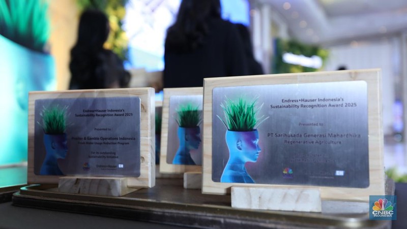 Presiden Direktur Endress+Hauser Indonesia, Henry Chia menyampaikan pemaparan dalam acara Endress+Hauser Indonesia Sustainability Recognition Forum 2025 di Jakarta, Kamis (8/5/2025). (CNBC Indonesia/Tri Susilo)