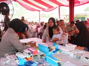 Polres Depok Gelar Cek Kesehatan Gratis untuk Warga TPA Cipayung