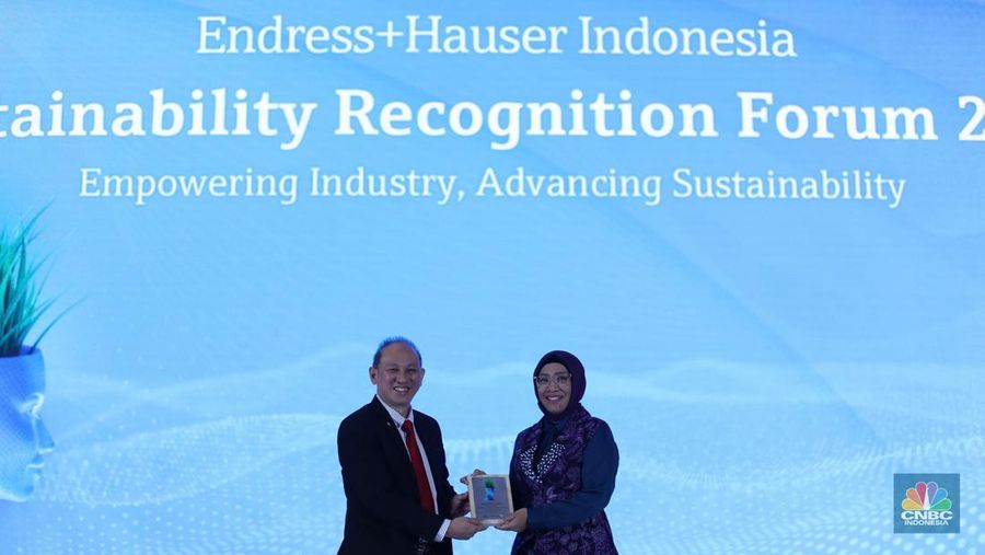 Presiden Direktur Endress+Hauser Indonesia, Henry Chia menyampaikan pemaparan dalam acara Endress+Hauser Indonesia Sustainability Recognition Forum 2025 di Jakarta, Kamis (8/5/2025). (CNBC Indonesia/Tri Susilo)