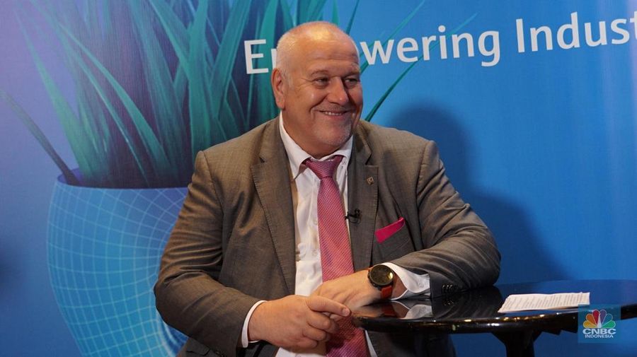 Presiden Direktur Endress+Hauser Indonesia, Henry Chia menyampaikan pemaparan dalam acara Endress+Hauser Indonesia Sustainability Recognition Forum 2025 di Jakarta, Kamis (8/5/2025). (CNBC Indonesia/Tri Susilo)