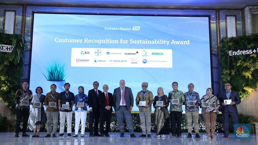 Presiden Direktur Endress+Hauser Indonesia, Henry Chia menyampaikan pemaparan dalam acara Endress+Hauser Indonesia Sustainability Recognition Forum 2025 di Jakarta, Kamis (8/5/2025). (CNBC Indonesia/Tri Susilo)