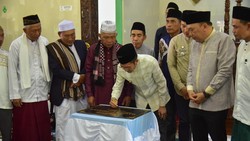 Resmikan Masjid di Palembang, Ratu Dewa Janjikan Insentif untuk Marbot