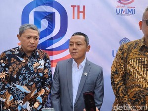 Kata Wamen Riza soal Guru Naik Meja-Tendang Siswa di Demak