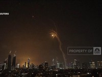 Iran Serang Israel, Iron Dome Kewalahan-Ledakan Terdengar di Tel Aviv