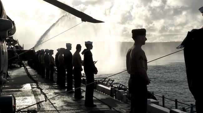 Kapal serbu amfibi USS America tiba, saat Australia bersiap menjadi tuan rumah latihan militer Talisman Sabre dari 13 Juli hingga 4 Agustus 2025, latihan gabungan bilateral terbesar antara Australia dan Amerika Serikat, di Pelabuhan Sydney, Sydney, Australia, 14 Juni 2025. (REUTERS/Stephen Coates)