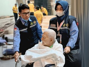 Kisah Yuni Membersamai Jemaah Lansia, Merawat dengan Cinta di Tanah Suci