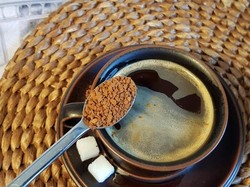 Berapa Banyak Kandungan Kafein pada Kopi Instan? Berapa Banyak Kandungan Kafein pada Kopi Instan?