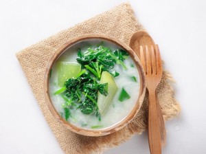3 Resep Bayam Lezat Bernutrisi Pakai Oyong hingga Telur