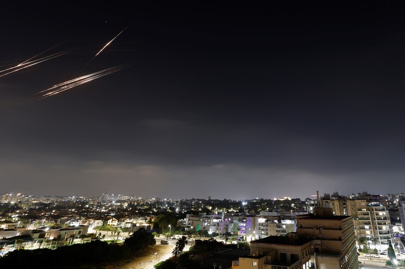 Rudal yang diluncurkan dari Iran dicegat, seperti yang terlihat dari kota Ashkelon, Israel, 13 Juni 2025. Rudal yang diluncurkan dari Iran dicegat, seperti yang terlihat dari kota Ashkelon, Israel, 13 Juni 2025. (REUTERS/Amir Cohen)