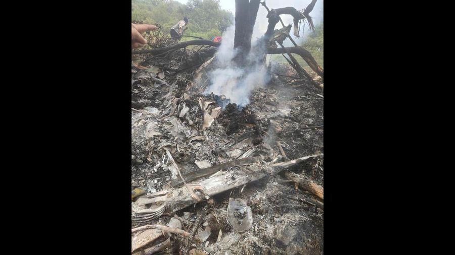 Anggota tim penyelamat bekerja di lokasi kecelakaan helikopter di daerah Gaurikund di negara bagian Uttarakhand, India utara, 15 Juni 2025. Anggota tim penyelamat bekerja di lokasi kecelakaan helikopter di daerah Gaurikund di negara bagian Uttarakhand, India utara, 15 Juni 2025. (State Disaster Response Force (SDRF) Uttarakhand/Handout via REUTERS)