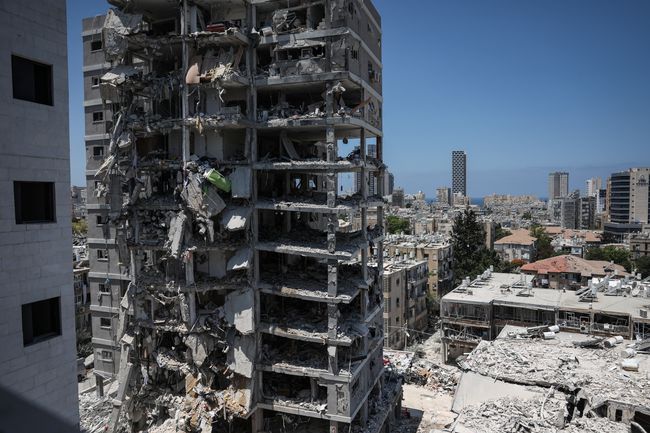 Potret Iran Buat Israel Bak Gaza, Gedung-gedung Runtuh