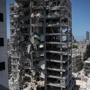 Potret Iran Buat Israel Bak Gaza, Gedung-gedung Runtuh